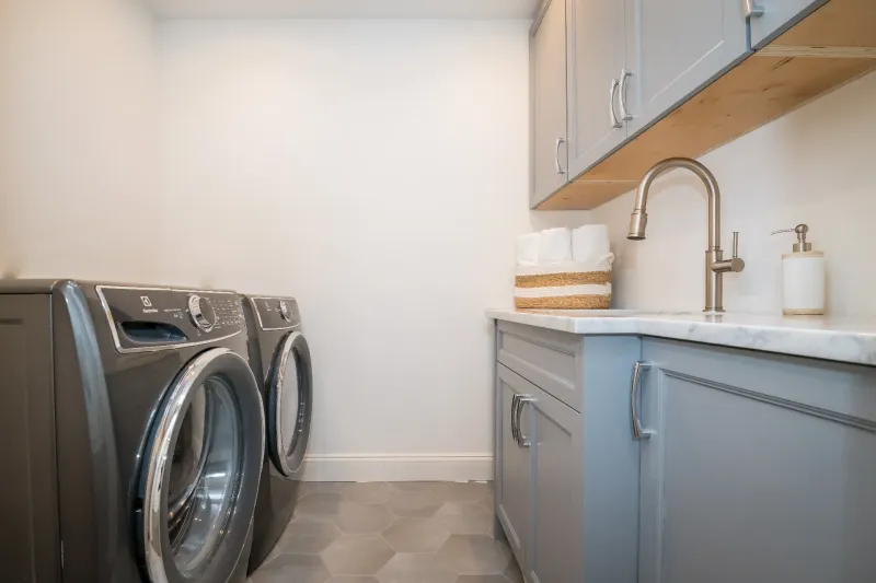 compressed_Laundry-Room-0376