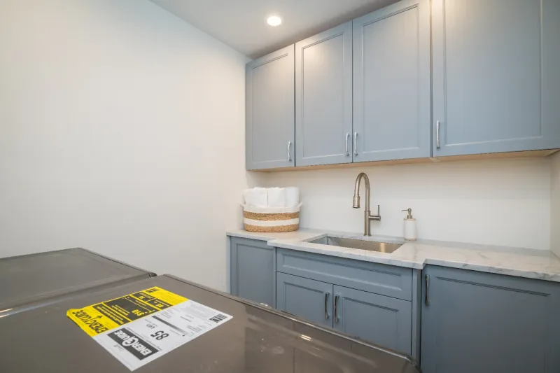 compressed_Laundry-Room-0378