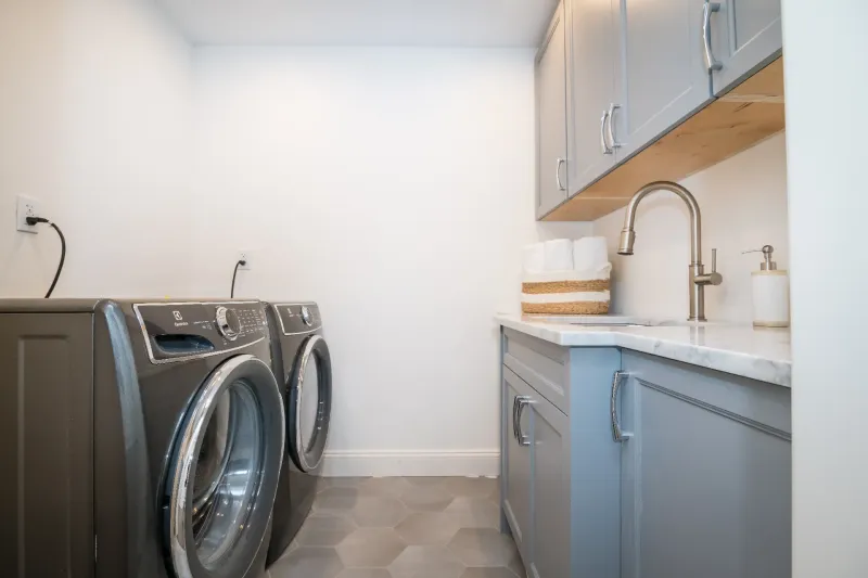 compressed_Laundry-Room-0382